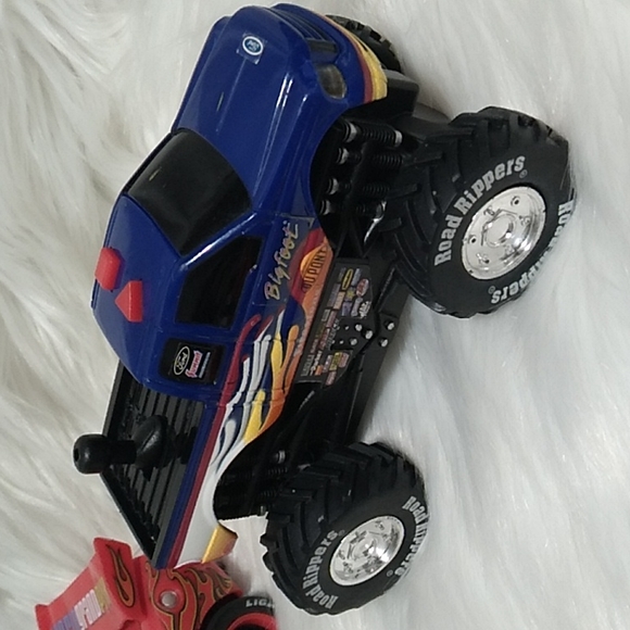 Shark Supreme Machine, Disney Cars RC Car, & Road Rippers Big Foot Bundle - Picture 8 of 8